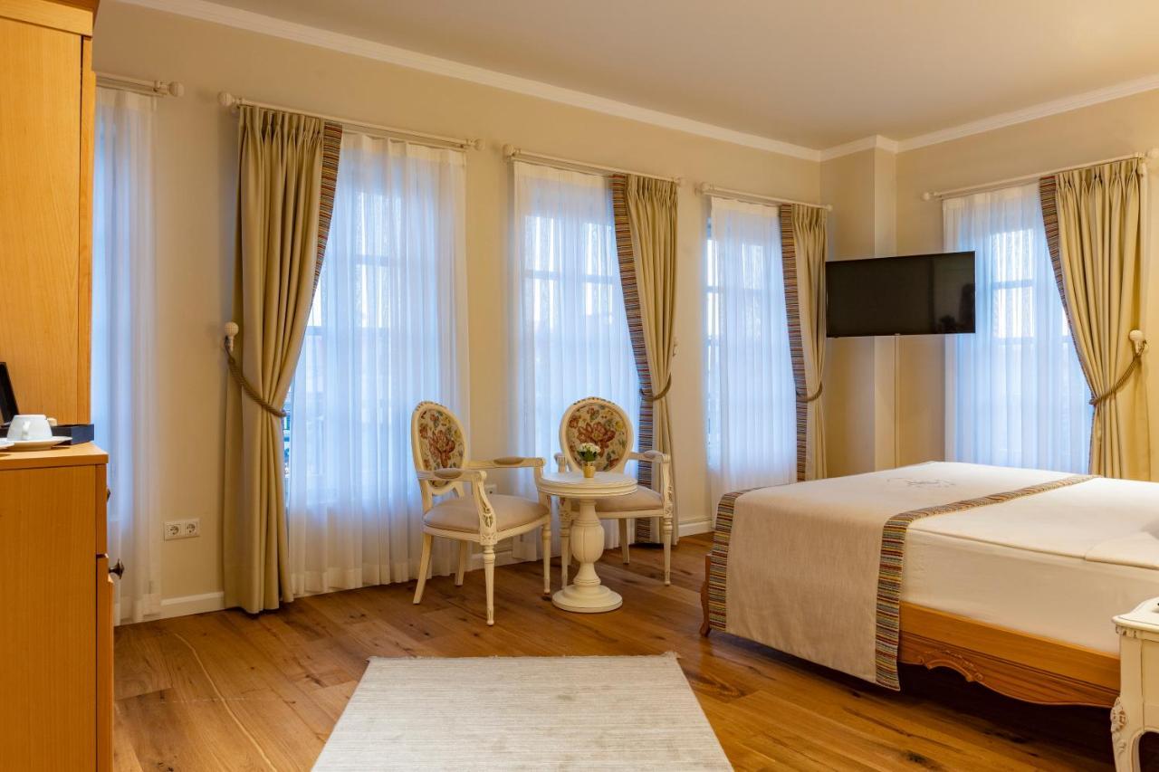 Rasim Palas Cesme Bagian luar foto