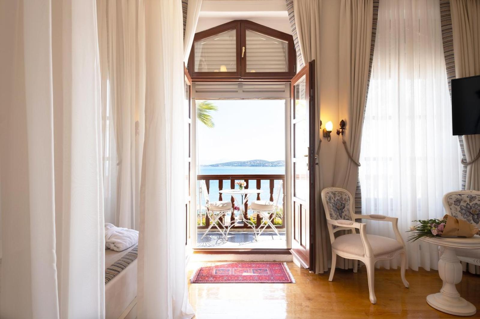 Rasim Palas Cesme Bagian luar foto